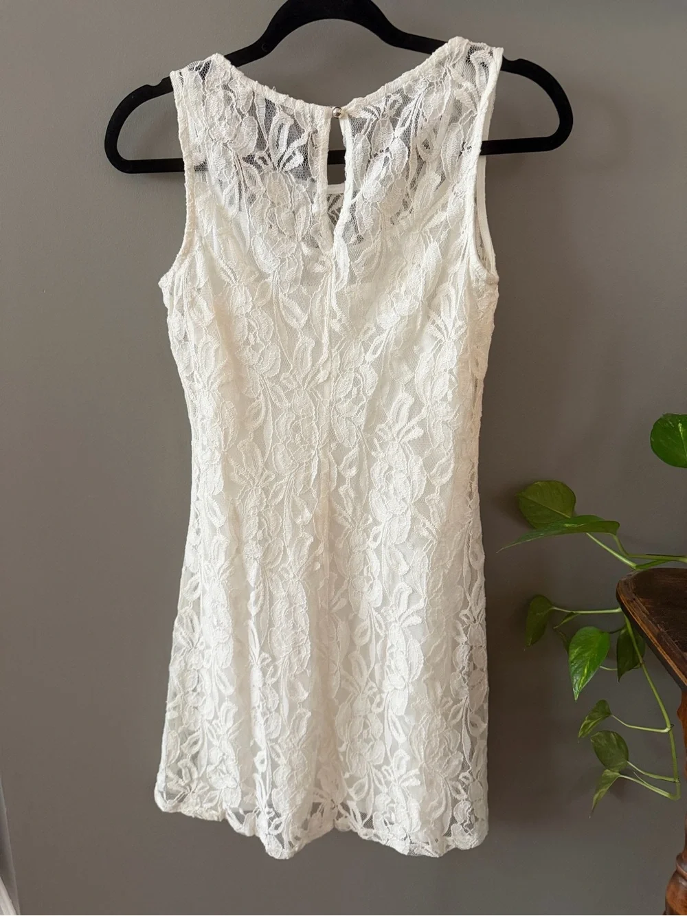 NWT *** Halo Ivory Lace Sleeveless Mini Dress. Size Small - Picture 2 of 5